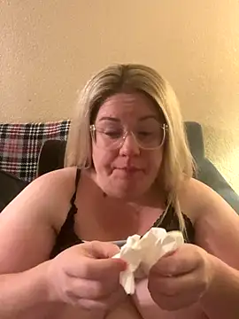 Snapshot of sexymommy1988 chatting on September 2025 05:34:02 AM sexymommy1988 online show from September 2025 05:34:02 AM