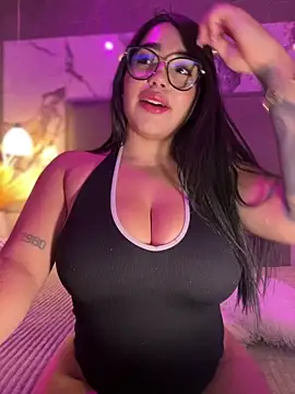 SofiaWildee online show from December 2025 04:07:02 AM