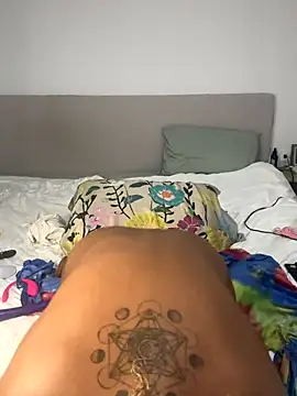 x deluLuz x online show from October 2025 07:21:02 AM