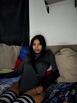 Snapshot of Sum1sDahtr chatting on October 2025 06:06:01 PM Sum1sDahtr online show from October 2025 06:06:01 PM