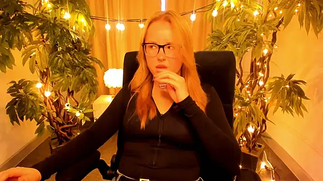 Snapshot of JudithWilson chatting on November 2025 10:36:02 AM JudithWilson online show from November 2025 10:36:02 AM