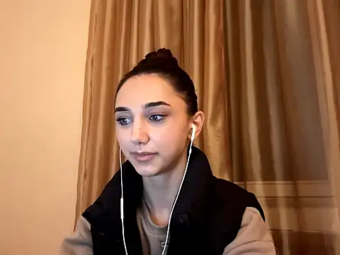 Snapshot of LinaMour chatting on October 2025 10:07:01 PM LinaMour online show from October 2025 10:07:01 PM