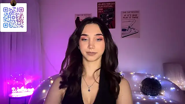 LinaMour online show from April 2026 10:51:01 PM