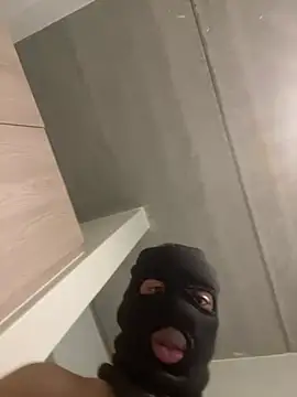 fitsexyman online show from April 2026 04:46:01 AM