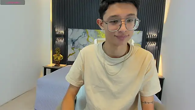 SantiagoRusso18 online show from September 2025 12:39:01 PM