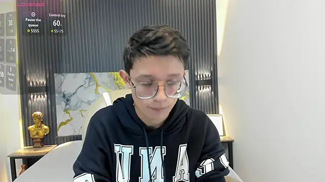 SantiagoRusso18 online show from October 2025 01:09:01 PM