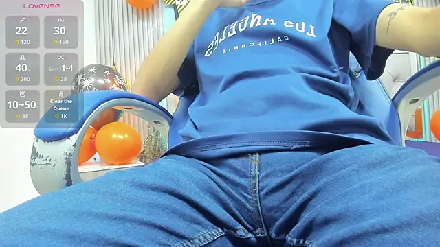 SantiagoRusso18 online show from November 2025 06:31:01 PM