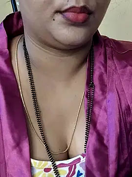 Snapshot of Angel0731 chatting on April 2026 11:42:02 PM Angel0731 online show from April 2026 11:42:02 PM