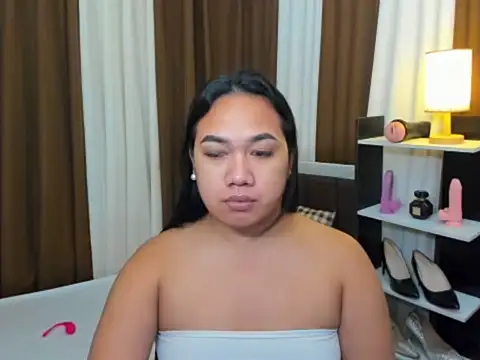 Snapshot of TsUncutKaren chatting on October 2025 08:26:01 PM TsUncutKaren online show from October 2025 08:26:01 PM