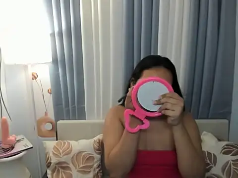 Snapshot of TsUncutKaren chatting on November 2025 04:40:01 PM TsUncutKaren online show from November 2025 04:40:01 PM