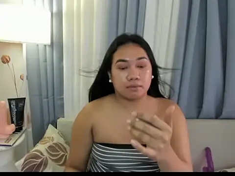 Snapshot of TsUncutKaren chatting on November 2025 04:50:02 AM TsUncutKaren online show from November 2025 04:50:02 AM