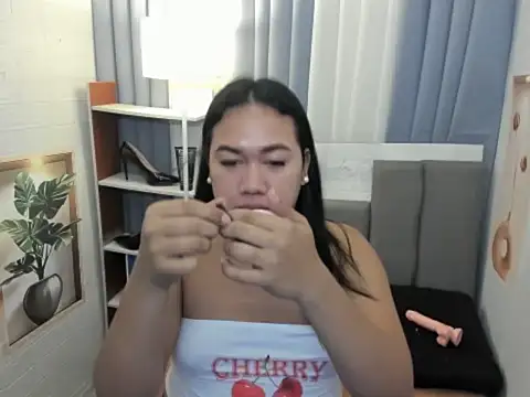 Snapshot of TsUncutKaren chatting on December 2025 04:59:02 PM TsUncutKaren online show from December 2025 04:59:02 PM