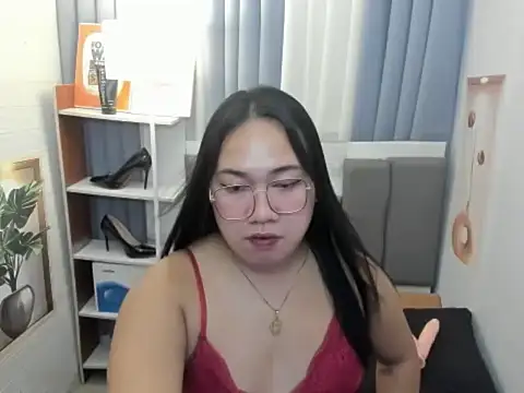 Snapshot of TsUncutKaren chatting on December 2025 04:13:02 PM TsUncutKaren online show from December 2025 04:13:02 PM