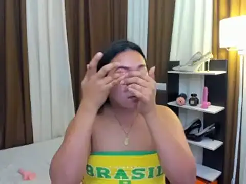 Snapshot of TsUncutKaren chatting on December 2025 05:53:01 PM TsUncutKaren online show from December 2025 05:53:01 PM