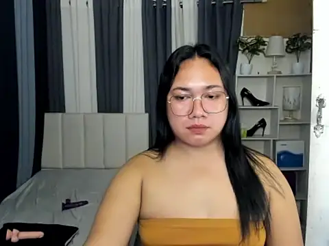 TsUncutKaren online show from March 2026 02:04:02 AM