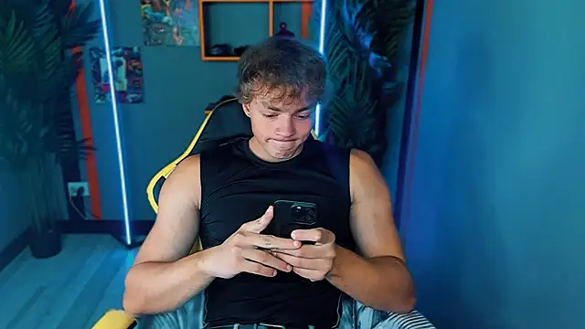 ChaseMuscular online show from September 2025 10:27:01 AM