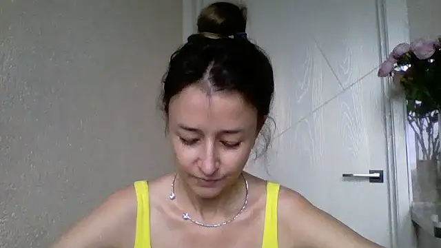 Avenique online show from October 2025 10:48:01 AM