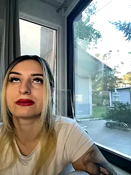 Ella Vee online show from September 2025 04:38:01 AM