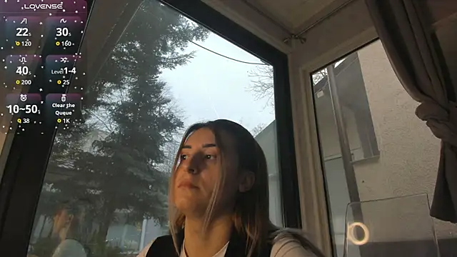 Ella Vee online show from December 2025 06:53:01 AM