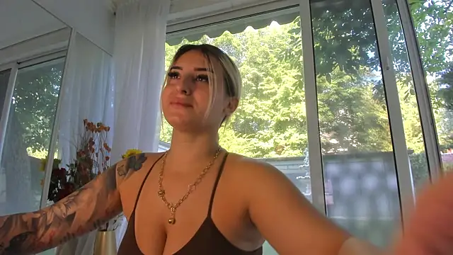 Snapshot of Ella_Vee chatting on July 2026 05:45:02 AM Ella Vee online show from July 2026 05:45:02 AM