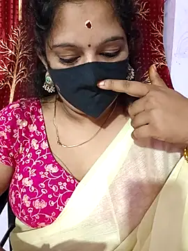 luci-queen online show from September 2025 06:45:01 PM