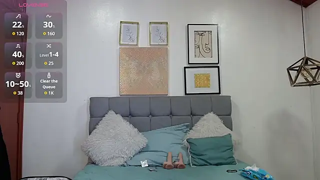  naomi s online show from December 2025 02:01:01 PM