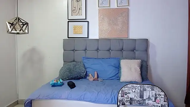  naomi s online show from April 2026 01:19:01 PM