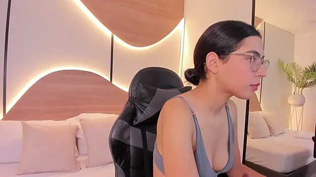 desireee  online show from November 2025 12:05:02 PM