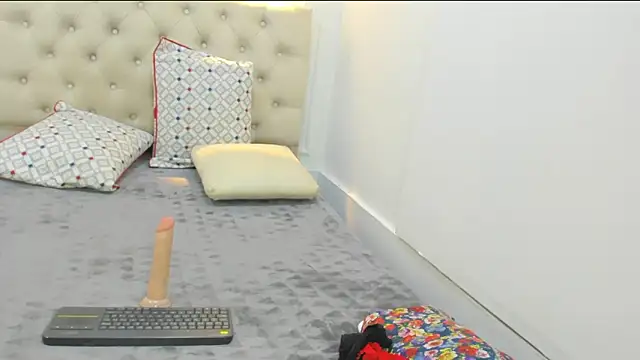 charlotte dante212 online show from January 2026 01:53:02 AM