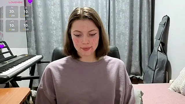 CutieAnny online show from June 2026 07:42:01 PM