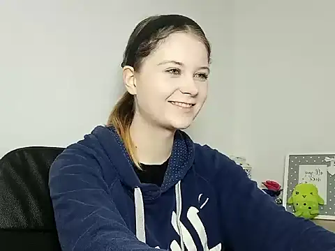 Snapshot of LydiaYoung chatting on November 2025 07:03:01 PM LydiaYoung online show from November 2025 07:03:01 PM