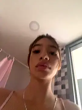 Snapshot of Sophia_Queen03 chatting on September 2025 10:21:02 PM Sophia Queen03 online show from September 2025 10:21:02 PM