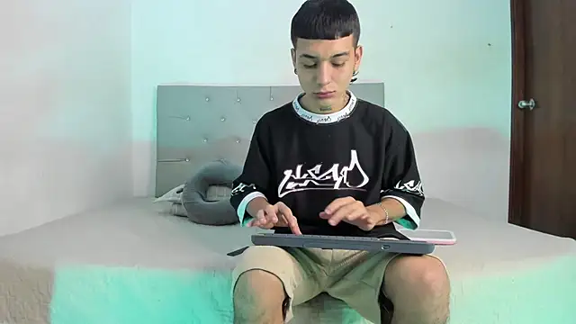 twinkDuohot online show from December 2025 05:29:01 PM