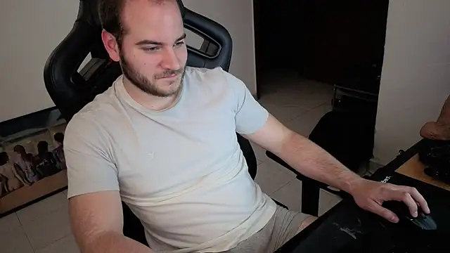 Snapshot of Paul00474 chatting on September 2025 04:05:01 AM Paul00474 online show from September 2025 04:05:01 AM