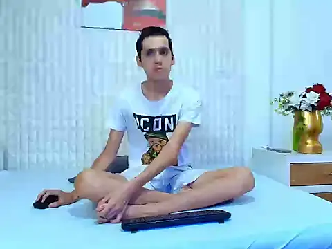 LuigiMarchetti online show from October 2025 07:33:01 PM