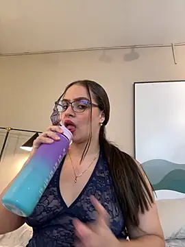 Tayler Kim online show from February 2026 06:42:01 PM