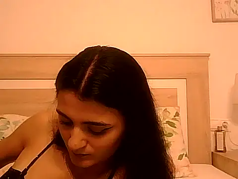 Snapshot of Ella0105 chatting on September 2025 05:01:01 PM Ella0105 online show from September 2025 05:01:01 PM