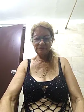 Snapshot of MaryLunne chatting on September 2025 11:54:01 PM MaryLunne online show from September 2025 11:54:01 PM