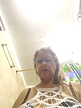 Snapshot of MaryLunne chatting on October 2025 11:06:01 AM MaryLunne online show from October 2025 11:06:01 AM