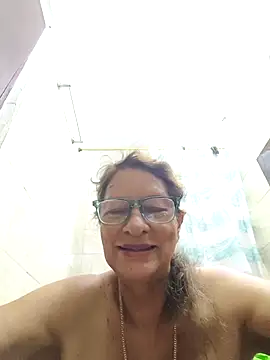 Snapshot of MaryLunne chatting on October 2025 01:02:02 AM MaryLunne online show from October 2025 01:02:02 AM