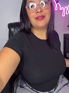latina curvy22 online show from September 2025 06:20:01 PM