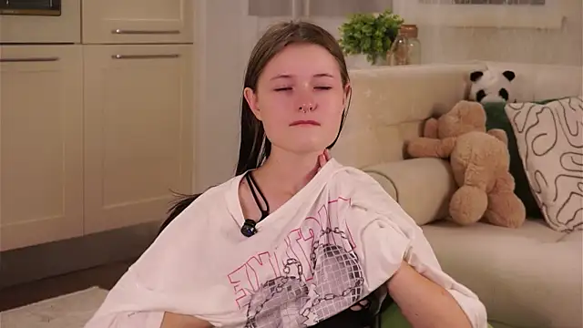 LynHillaire online show from September 2025 11:11:01 AM