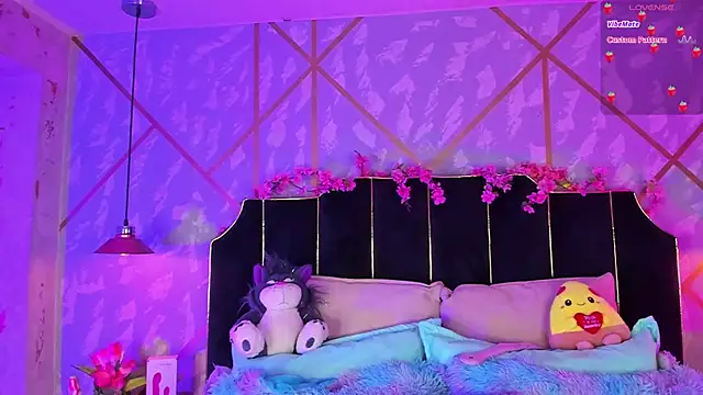 LindaWz  online show from February 2026 04:33:02 AM