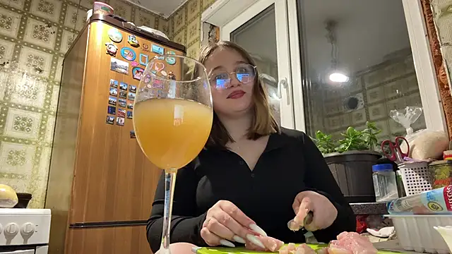 IvyGlimpse online show from October 2025 06:08:02 PM