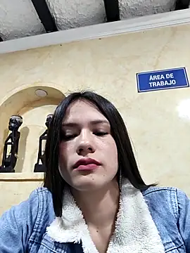 CHARLOTTE  05 online show from October 2025 12:57:02 PM