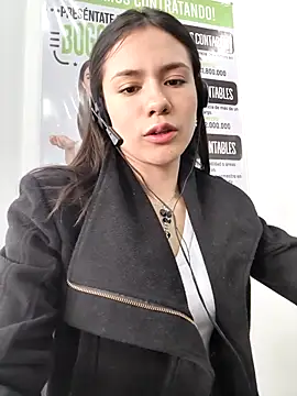 CHARLOTTE  05 online show from November 2025 12:26:01 PM