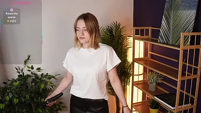 HollieCollelo online show from September 2025 03:08:01 AM