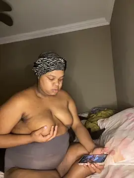 Snapshot of MamoM24 chatting on September 2025 11:43:01 AM MamoM24 online show from September 2025 11:43:01 AM