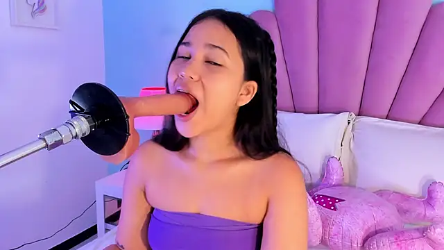 emma clarke  online show from October 2025 03:48:01 AM