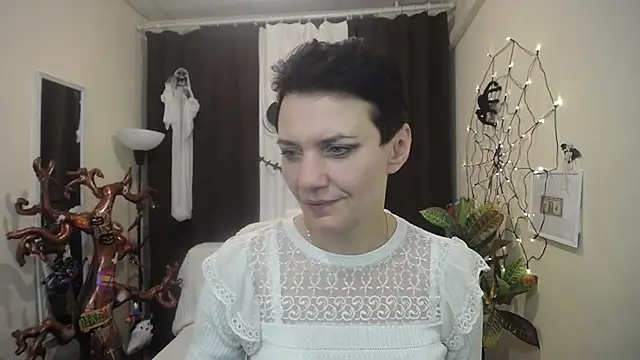 AvaSaturnian online show from October 2025 12:27:01 PM
